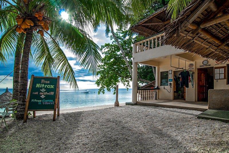 https://www.tauch-traeume.de/Sipalay Easy Diving and Beach Resort